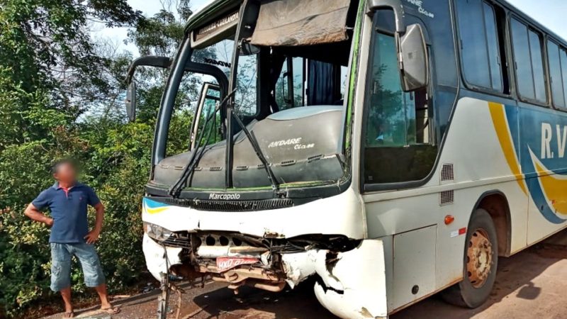 Colisão frontal entre ônibus e caminhão deixa feridos em Buriti dos Lopes