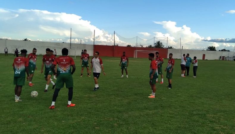 Estadual: Poucas horas antes do 1° jogo, Flu-PI treina no Ytacoatiária em Piripiri