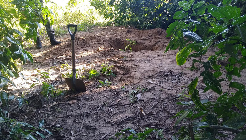 Ossada humana é achada, enterrada, às margens do Rio Poti em Teresina