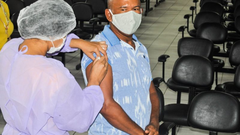 Secretaria de Saúde continua imunizando trabalhadores da Educação de Piripiri