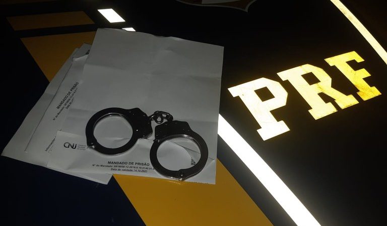 PRF cumpre Mandado de Prisão na BR-343 em Piripiri e prende homem acusado em Processo Cível