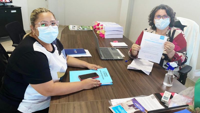 Prefeita Jôve Oliveira assina termo de adesão ao Selo Unicef