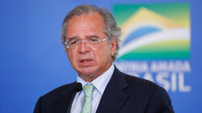 Auxílio emergencial será prorrogado por 3 meses, diz Guedes