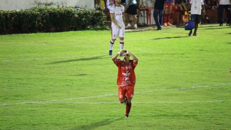 No Dia dos Namorados, volante do 4 de Julho de Piripiri marca e se derrete pela esposa: “Amor, te amo. Você sabe”
