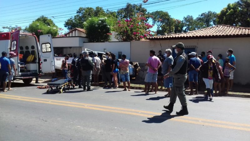 Pai morre esmagado em acidente de carro ao tentar salvar filho em Altos PI