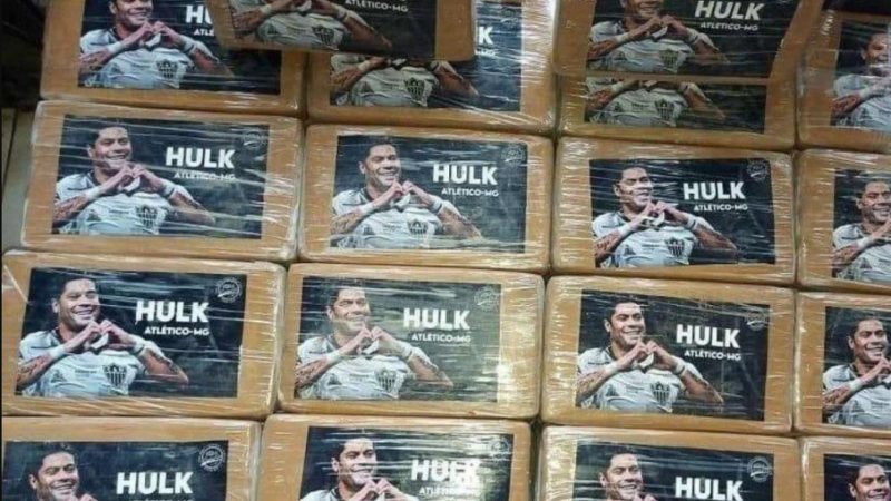 Polícia apreende tabletes de cocaína com foto do jogador Hulk