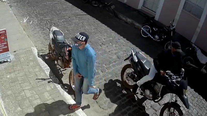 Bandidos fazem arrastão em comércios de Pedro II com assaltos em plena luz do dia