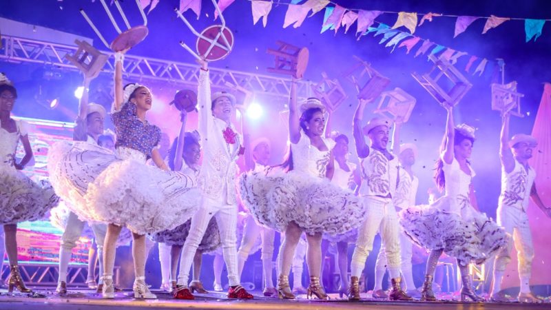 Piripiri Junina tem noite emocionante com concurso de quadrilhas e show de artistas