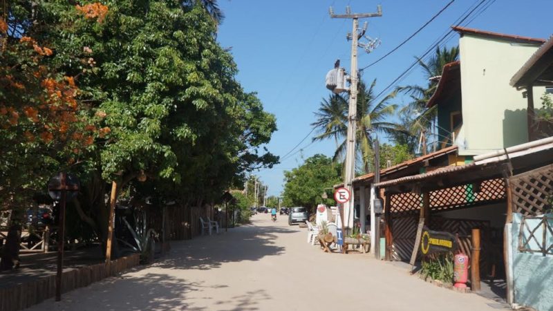Prefeitura proíbe veículos na rua principal da praia de Barra Grande litoral do PI no mês de julho