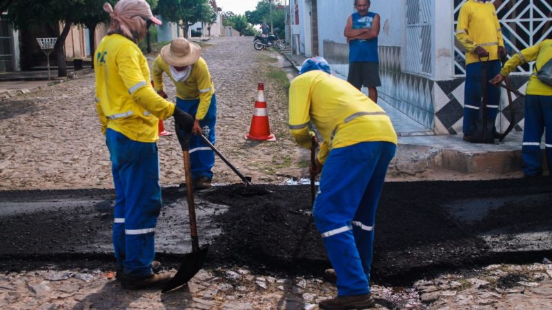 Prefeitura de Piripiri começa asfaltamento na rua Capitão Manoel de Oliveira