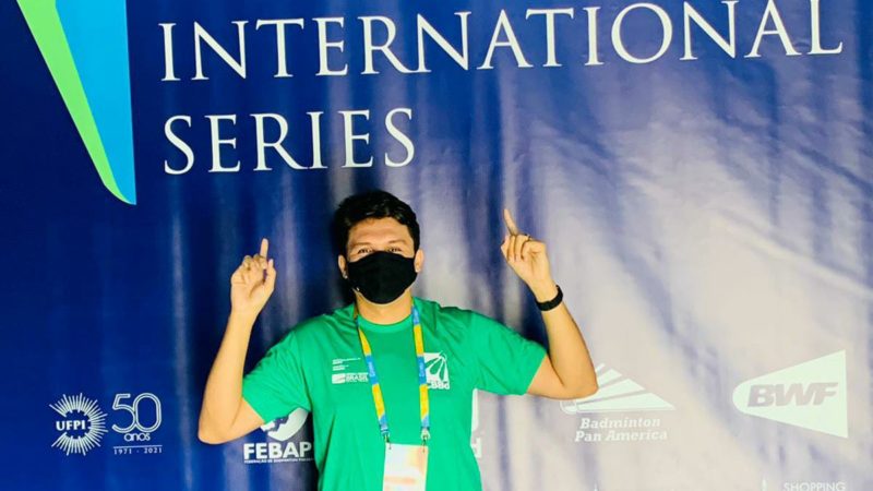 Professor de Piripiri faz arbitragem em campeonato internacional de Badminton