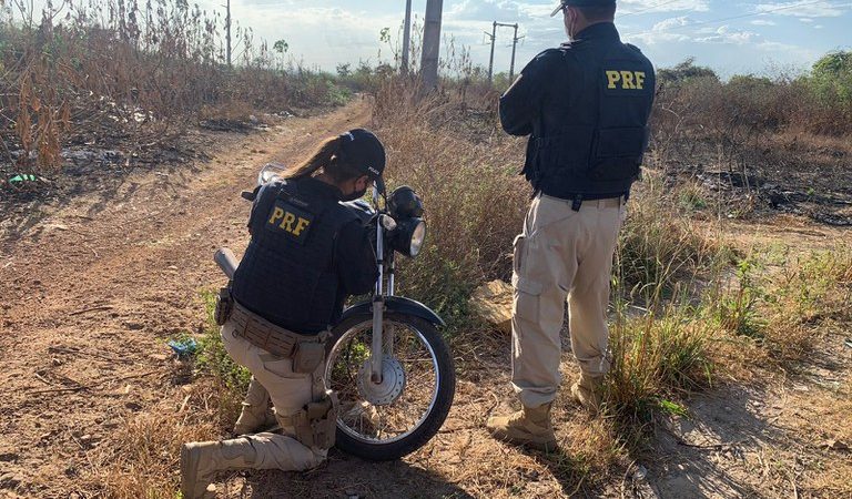 PRF apreende na BR-343 em Piripiri motocicleta adulterada