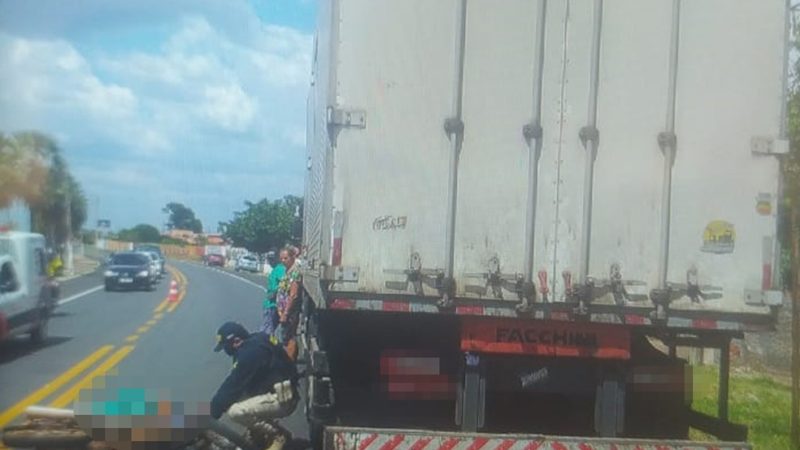 Motociclista morre ao colidir com traseira de caminhão estacionado na BR-343, em Campo Maior