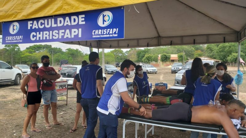 Alunos de Bacharelado em Fisioterapia da Faculdade Chrisfapi ofertam serviços de atendimento fisioterapêutico durante evento ciclístico
