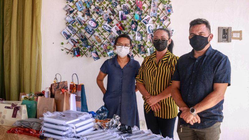 SEDUC homenageia gestores do município pela passagem do Dia do Diretor