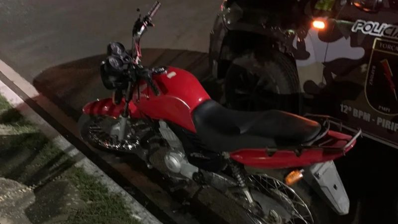 Força Tática recupera moto roubada no centro de Piripiri