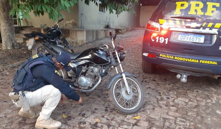 Em Piracuruca, PRF recupera motocicleta roubada há 6 anos e prende homem acusado de Receptação