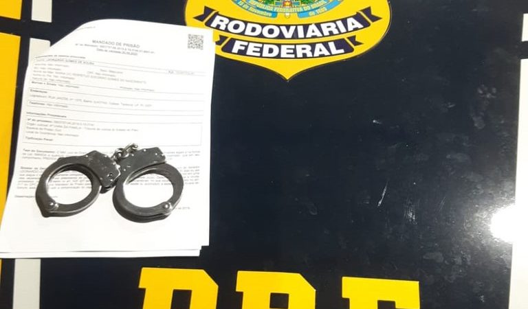 Foragido da Justiça pelo não pagamento de pensão alimentícia é preso pela PRF em Piripiri