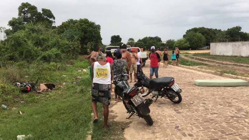 Mulher é morta a tiros enquanto andava de moto em Piripiri