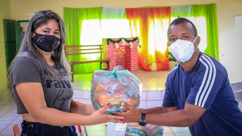Prefeitura de Piripiri faz entrega de cestas básicas para alunos da rede municipal de ensino