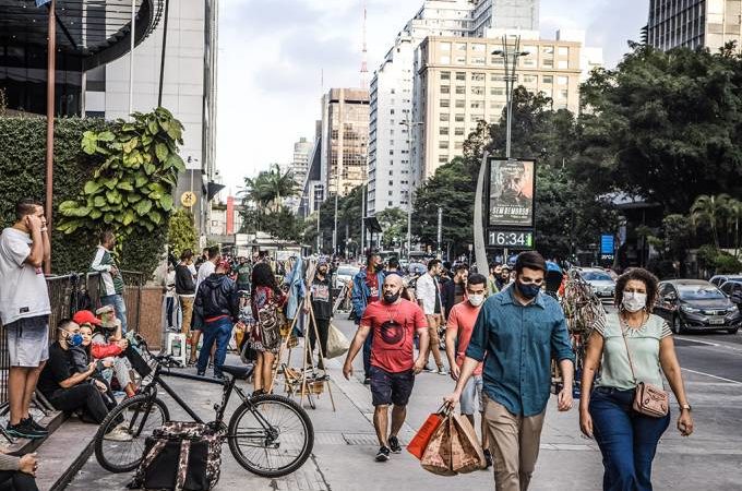 Casos de dupla infecção por covid e gripe se espalham pelo Brasil