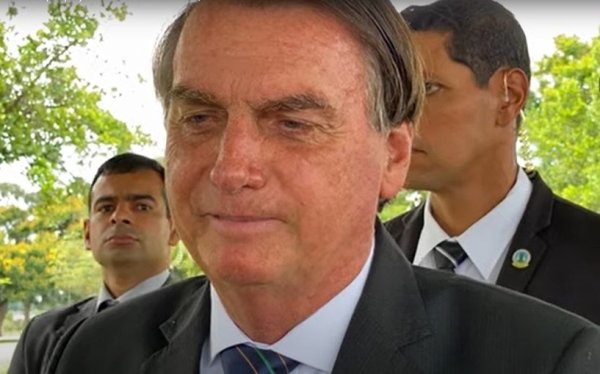 Bolsonaro afirma que 12 ministros podem deixar o cargo visando candidatura nas eleições de 2022