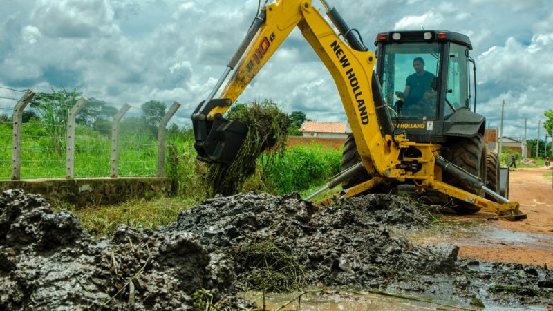 Secretaria do Meio Ambiente de Piripiri continua trabalho de desobstrução de riachos e barragens