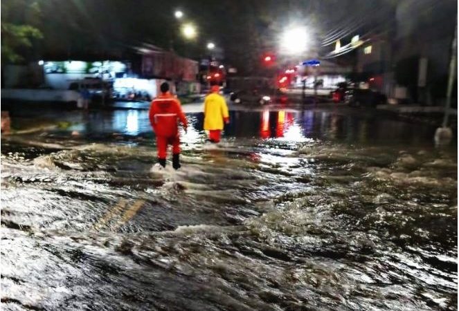 Com duração de mais de cinco horas, chuva causa estragos em toda Teresina