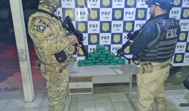 PRF apreende 23 Kg de cloridrato de cocaína que estavam em compartimento oculto no veículo