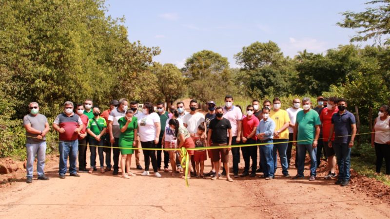 Prefeita Jôve Oliveira entrega estradas e calçamento na região de Vertentes e Sanharol na zona Rural de Piripiri