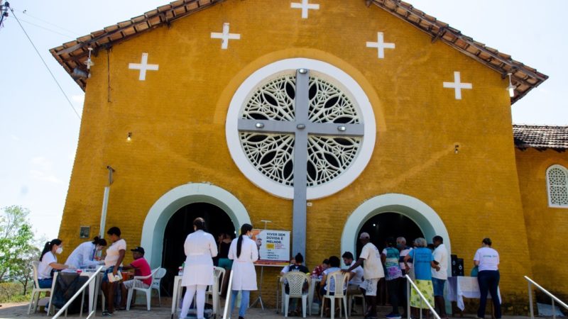 Alunos do curso de Farmácia da Faculdade Chrisfapi em parceria com a Secretaria de Saúde do município desenvolvem ação na Comunidade Quilombola Sussuarana