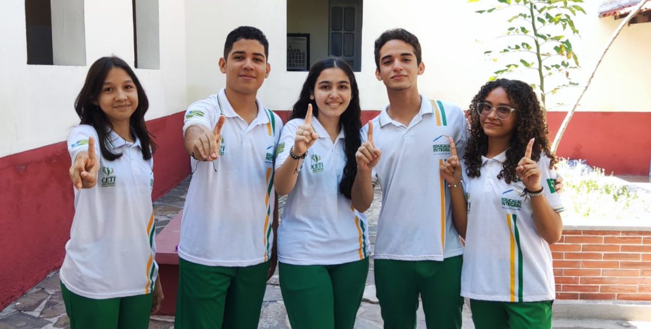 G1 > Vestibular e Educação - NOTÍCIAS - Campeã de xadrez escolar treina  para conseguir nova medalha de ouro