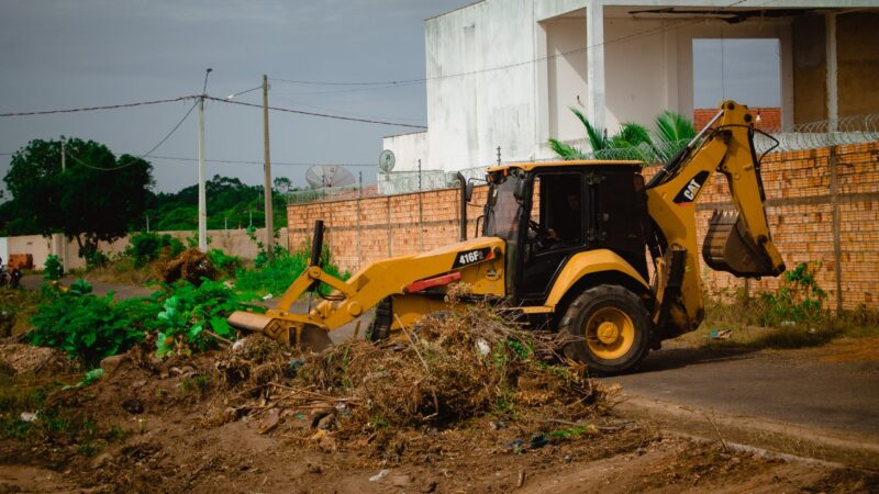 Equipes do Grande Mutirão de Limpeza iniciam limpeza em bairros da zona Sul de Piripiri