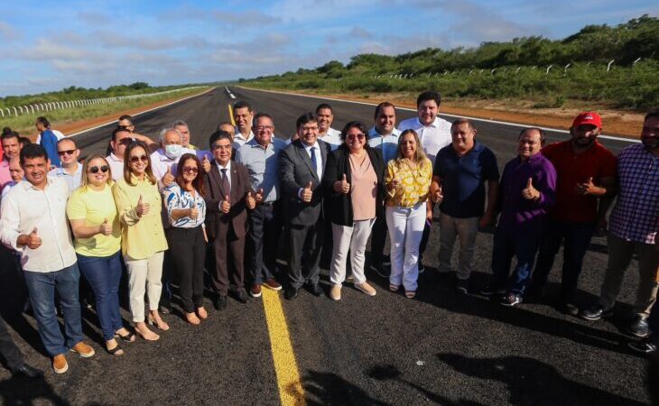 Ao lado da prefeita Jôve Oliveira, Rafael Fonteles inaugura reforma e ampliação do aeroporto de Piripiri