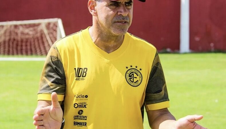 Sob comando de auxiliar, 4 de Julho de Piripiri reinicia semana mirando jogo contra Parnahyba