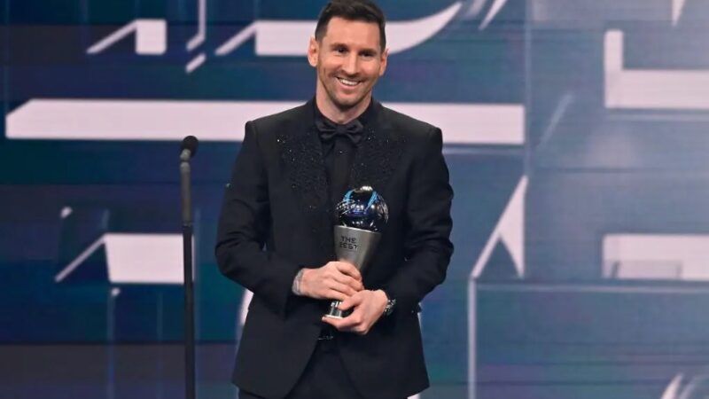 Com homenagem a Pelé, Fifa elege Messi o melhor jogador do mundo