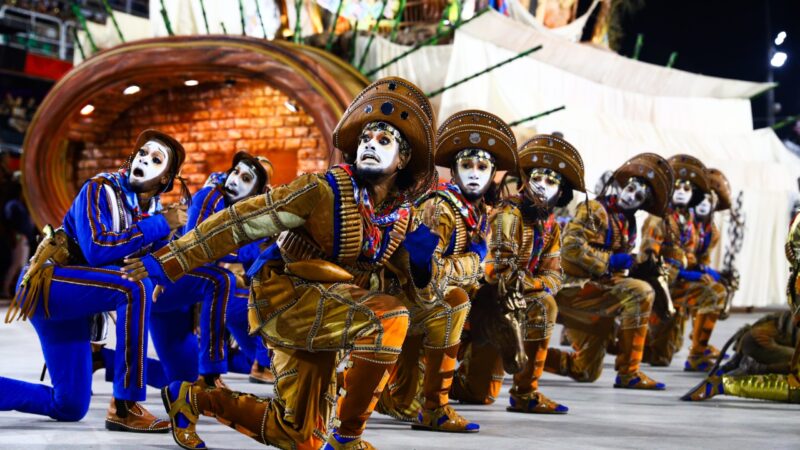 Imperatriz Leopoldinense conquista nono título do Carnaval carioca com enredo de morte e vida de Lampião