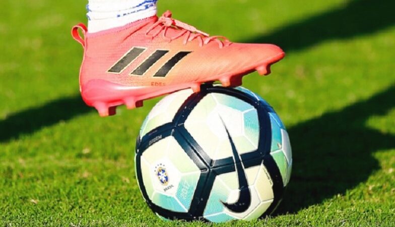 Jogos de futebol continuam com 90 minutos, mas acréscimos serão no padrão da Copa