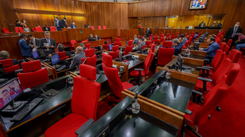 Deputados estaduais aprovam mudanças no IPVA em votação no Plenário da Alepi