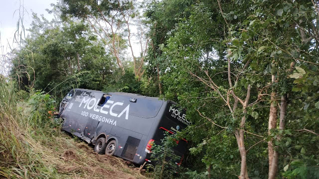 Tragédia: Colisão entre ônibus da banda Moleca 100 Vergonha e ambulância deixa um morto no Piauí