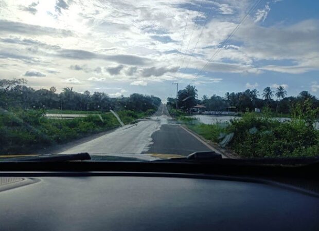 PRF avalia possível interdição em trecho da BR-402 com avanço da Lagoa do Portinho