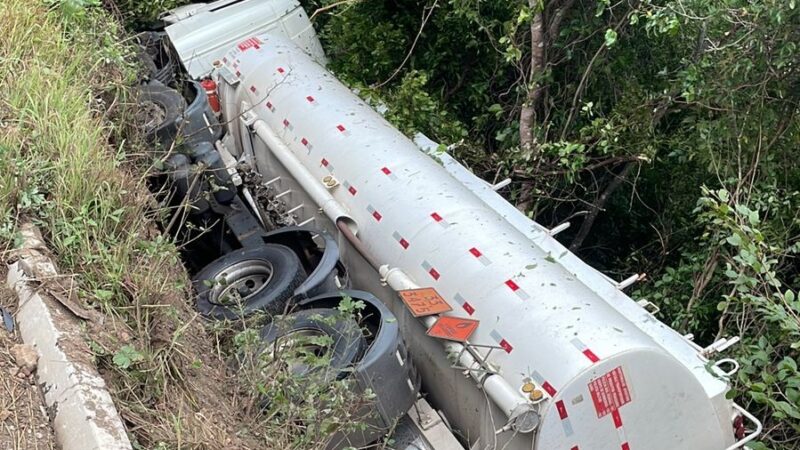 Motorista de Piripiri morre após colisão frontal de automóvel com caminhão-tanque na BR-343 em Brasileira