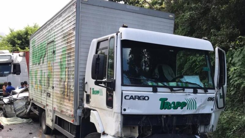 Engavetamento de sete veículos deixa dois mortos na BR-222, em Tianguá