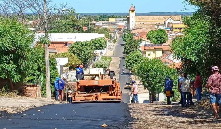 Prefeitura de Piripiri leva pavimentação asfáltica para o Morro da Ana