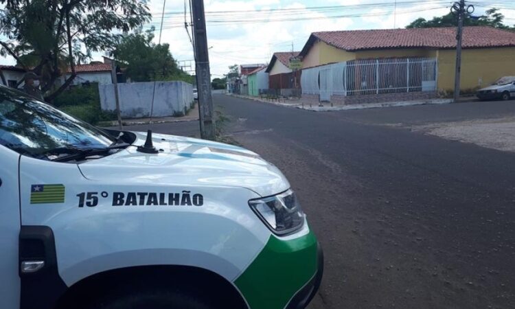 Idoso é encontrado morto com celular na mão dentro de casa por familiares em Campo Maior