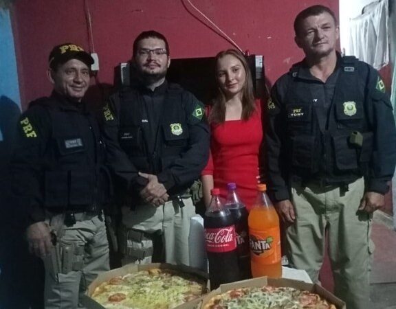 Jovem que sonha ingressar na PRF é surpreendida por policiais em seu aniversário de 18 anos em Piracuruca