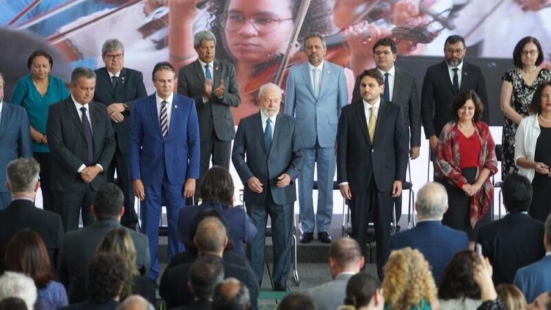  “Piauí sai na frente com toda a rede estadual já com internet” diz governador no lançamento da Estratégia Nacional de Escolas Conectadas