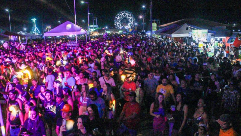 Piripirienses lotam Praça Nelson Carneiro no Festeja Piripiri