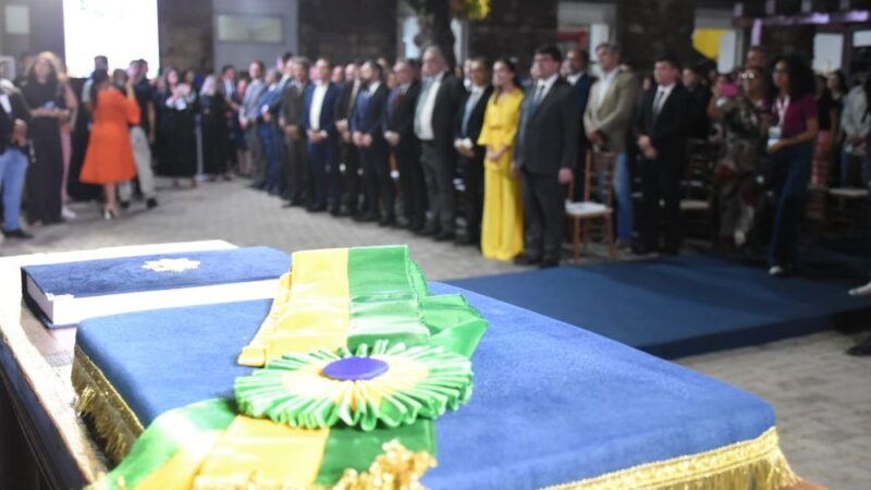 Governador homenageia 24 personalidades em Parnaíba em programação alusiva ao Dia do Piauí