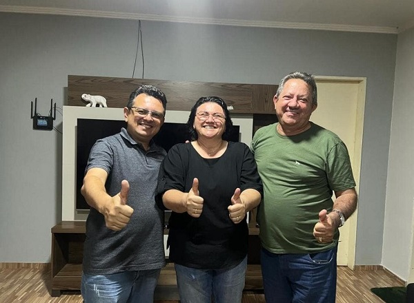 Em seu Instagram prefeita Jove Oliveira publica fotos com Neto da Chrisfapi e Genival Sales, e desmente boatos de rompimento com aliados